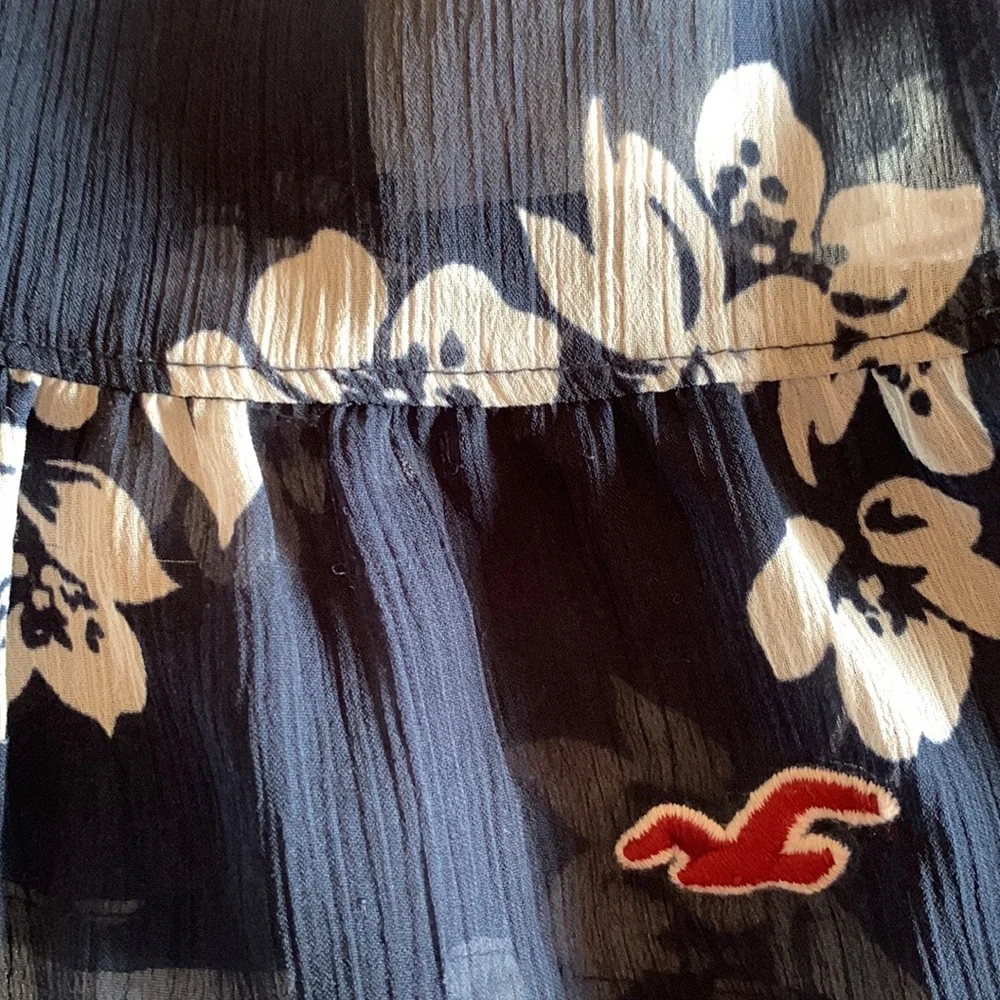 EUC Hollister Floral Sheer Top. • Size XS